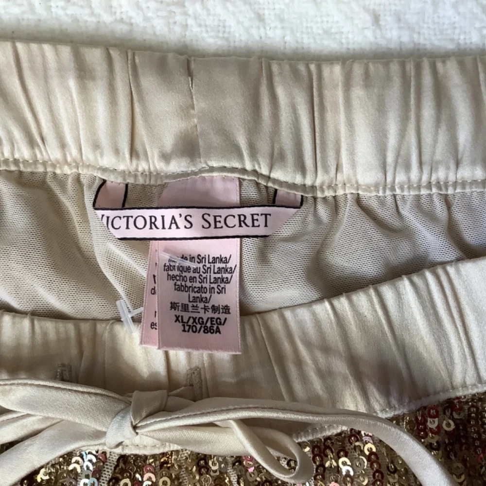EUC ladies‎ Victoria’s Secret lined gold sequins joggers shiny sz. Xl